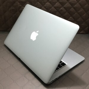 macbook-air-prodaza-apple-macbook-air-v-prage (8)